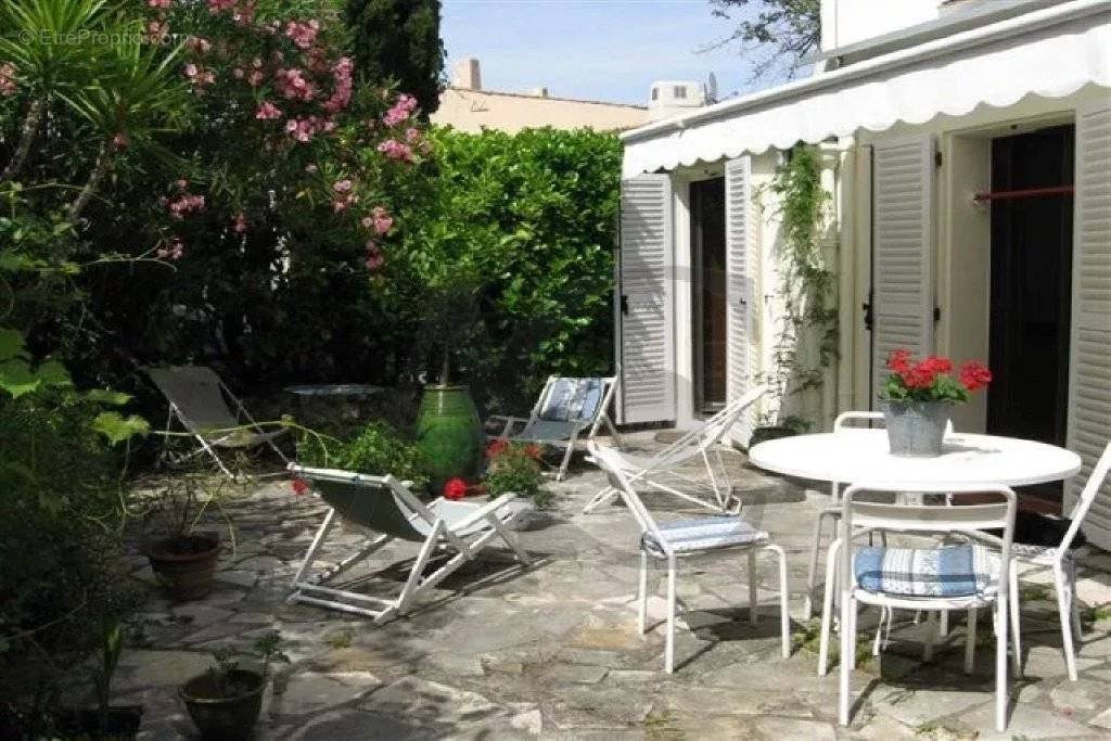 Appartement à VILLENEUVE-LOUBET