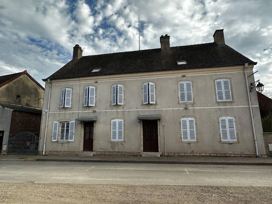 Maison à PIERRE-DE-BRESSE