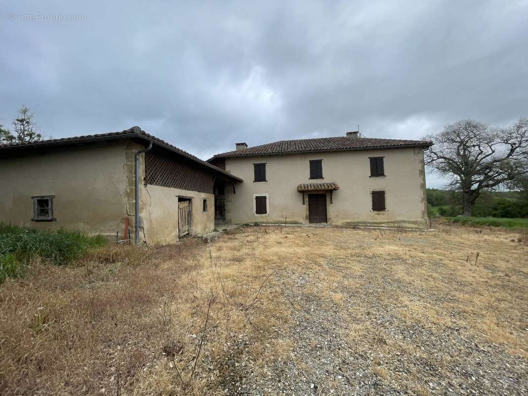 Maison à LOURTIES-MONBRUN