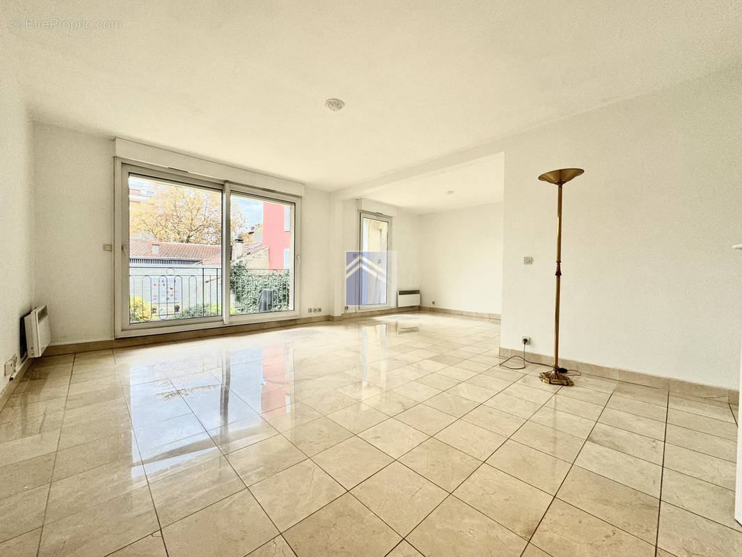 Appartement à LA GARENNE-COLOMBES