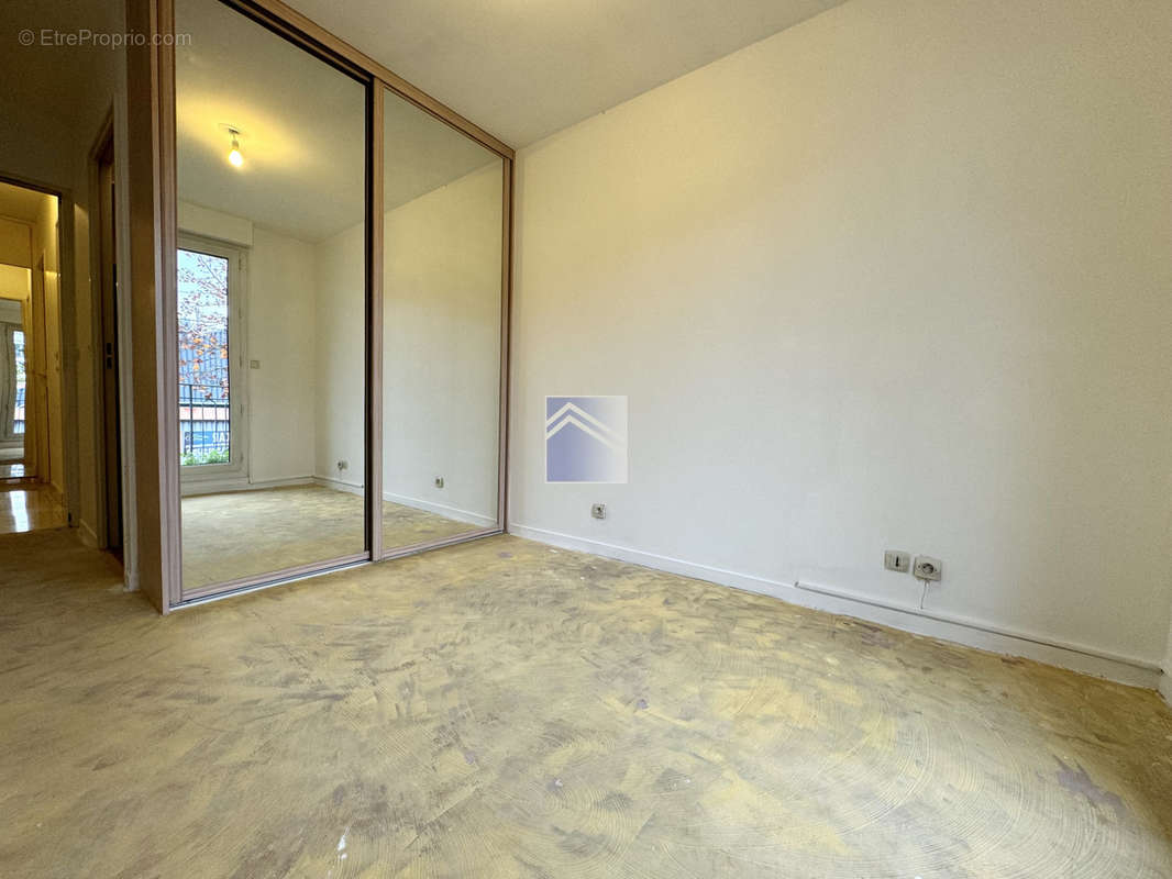 Appartement à LA GARENNE-COLOMBES