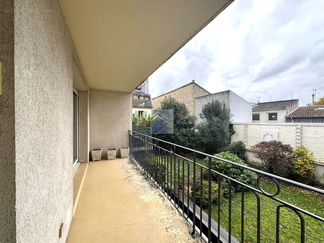 Appartement à LA GARENNE-COLOMBES