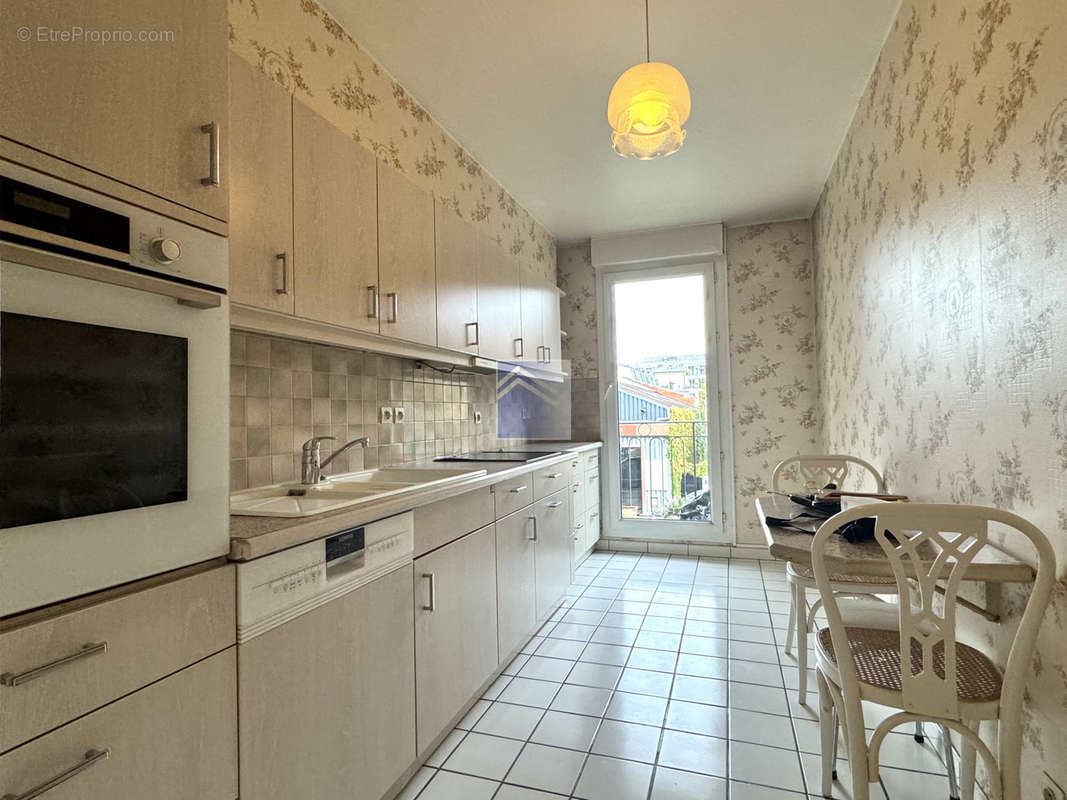 Appartement à LA GARENNE-COLOMBES