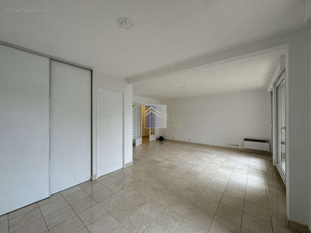 Appartement à LA GARENNE-COLOMBES