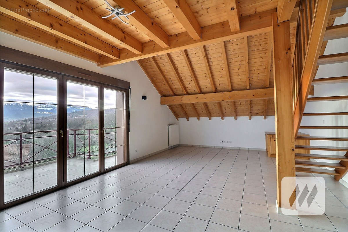 Appartement à REIGNIER