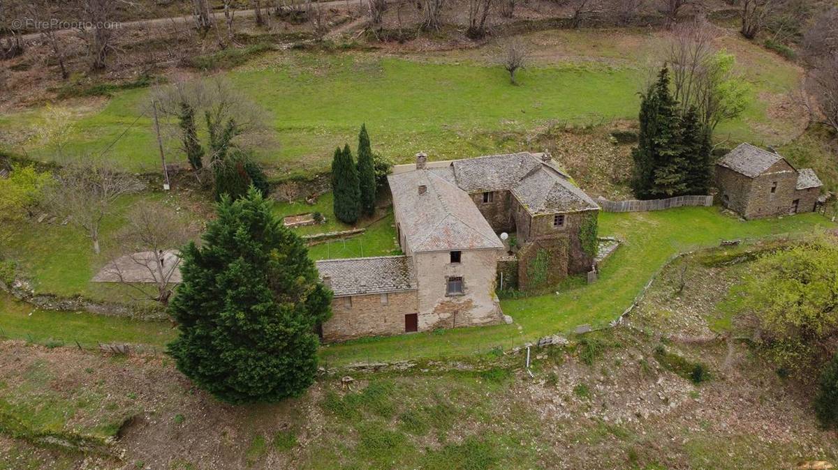 Maison à SAINT-GERMAIN-DE-CALBERTE