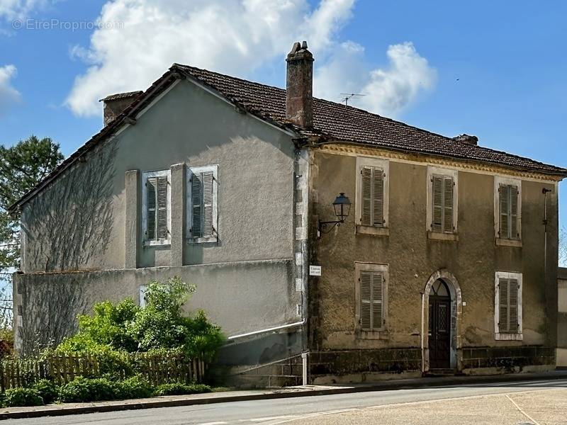 Maison à LUPIAC