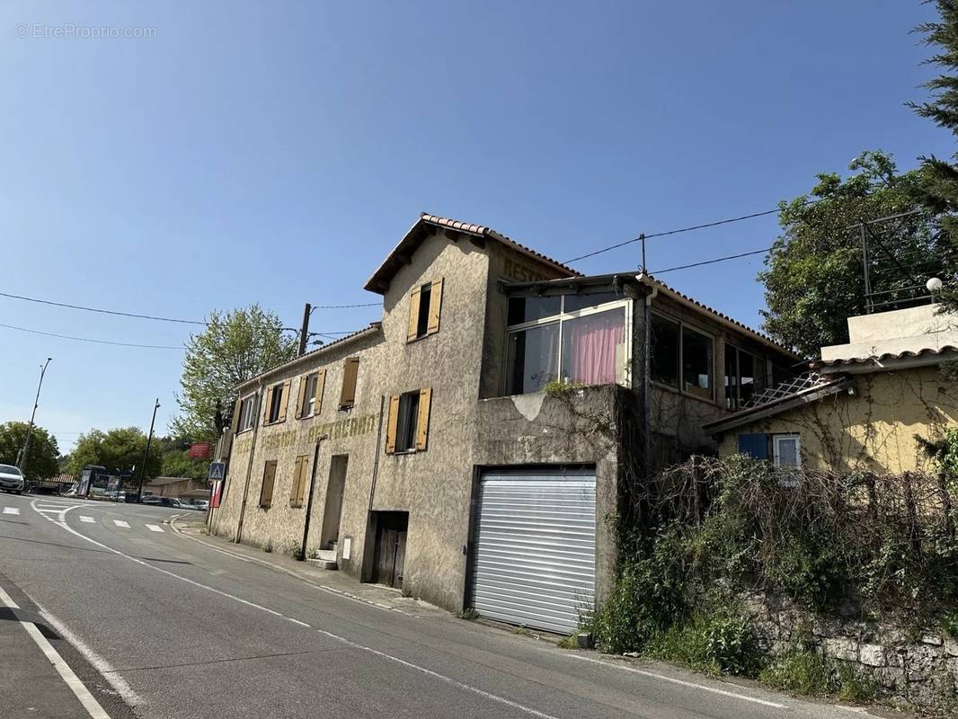 Appartement à CHATEAUNEUF-GRASSE