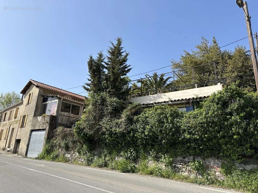 Maison à CHATEAUNEUF-GRASSE