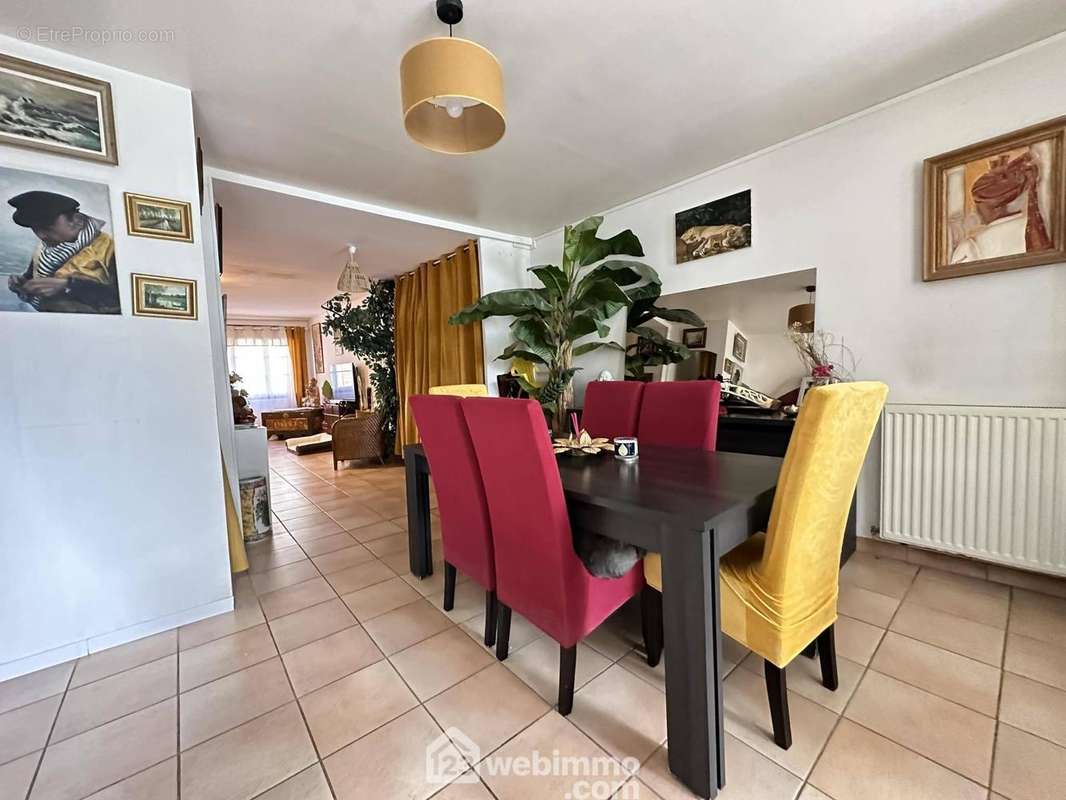 L&#039;espace salle à manger pour y recevoir vos convives - Maison à LIESSE-NOTRE-DAME