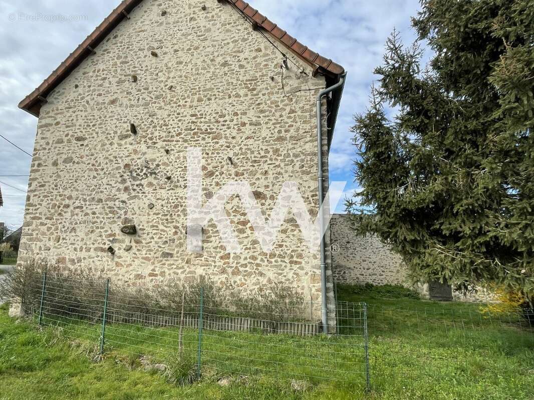 Maison à MAILHAC-SUR-BENAIZE