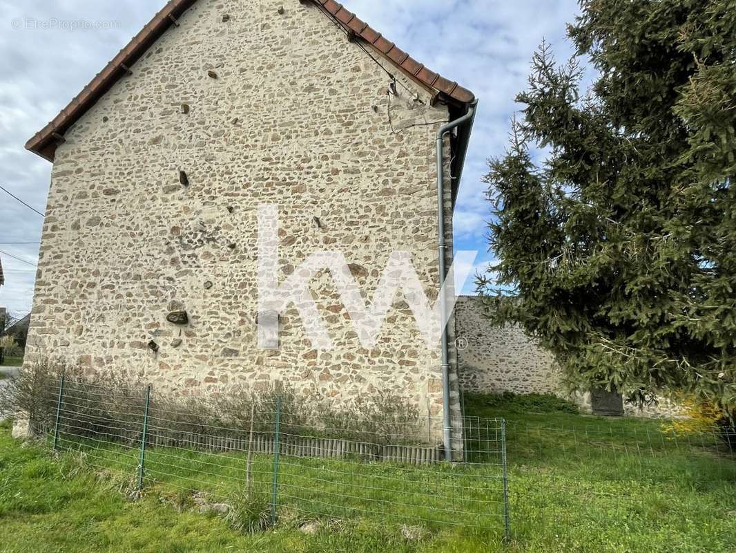 Maison à MAILHAC-SUR-BENAIZE