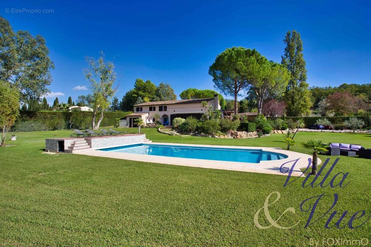 Maison à CHATEAUNEUF-GRASSE