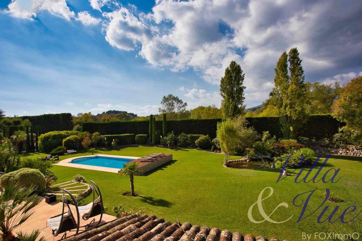 Maison à CHATEAUNEUF-GRASSE