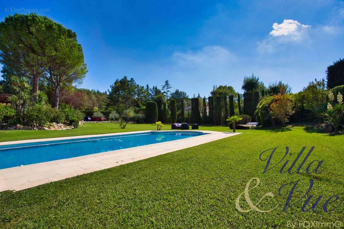 Maison à CHATEAUNEUF-GRASSE