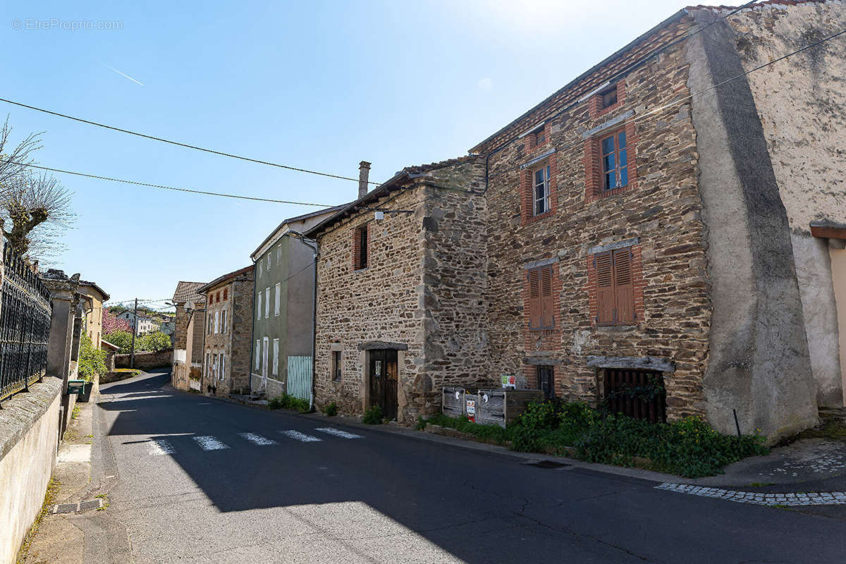 Maison à CHAMPAGNAC-LE-VIEUX