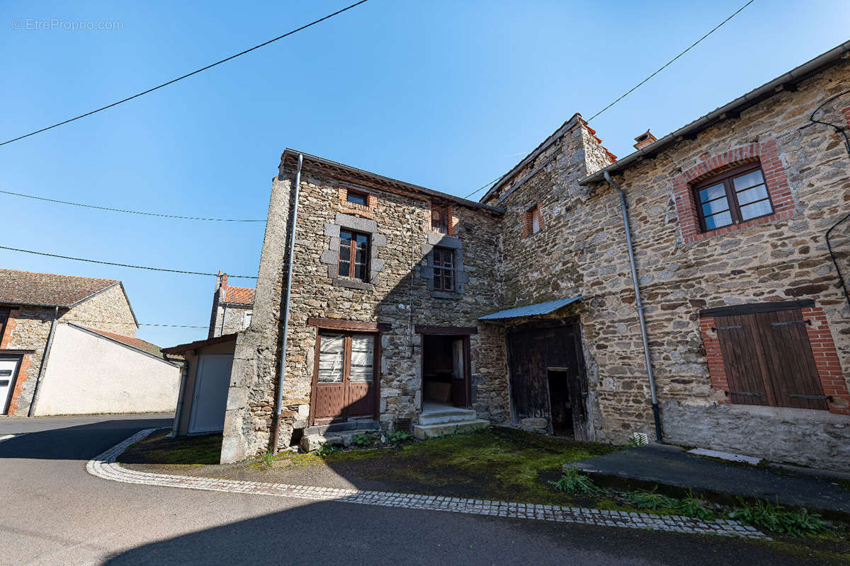 Maison à CHAMPAGNAC-LE-VIEUX