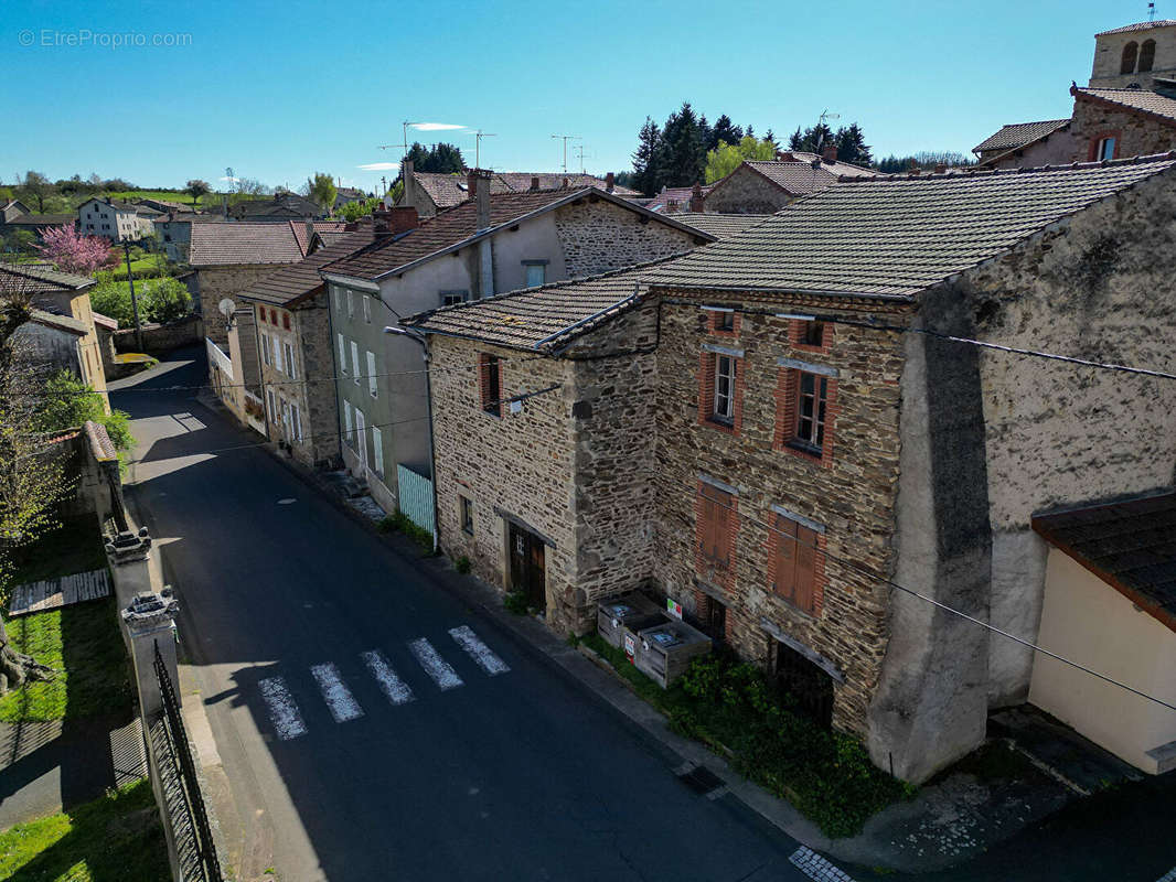 Maison à CHAMPAGNAC-LE-VIEUX