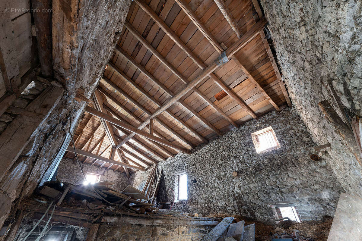 Maison à CHAMPAGNAC-LE-VIEUX