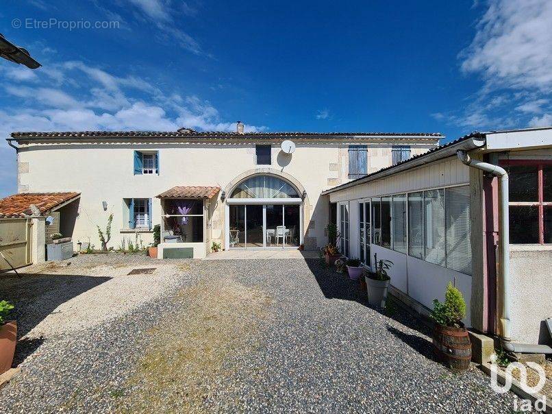 Photo 1 - Maison à SALIGNAC-SUR-CHARENTE