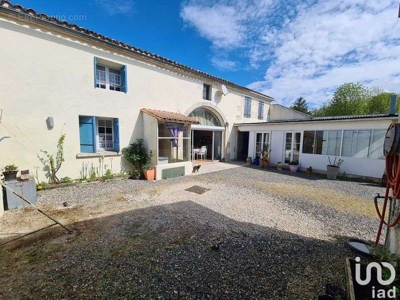 Photo 2 - Maison à SALIGNAC-SUR-CHARENTE