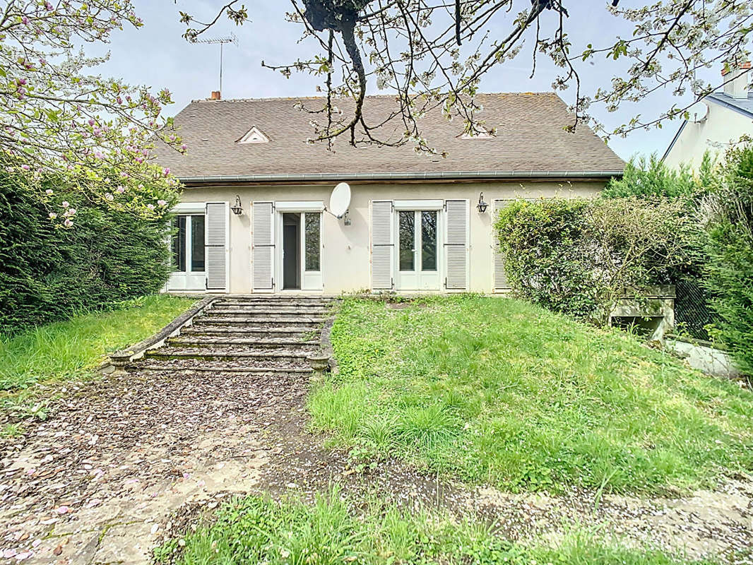 Maison à LA CHAUSSEE-SAINT-VICTOR