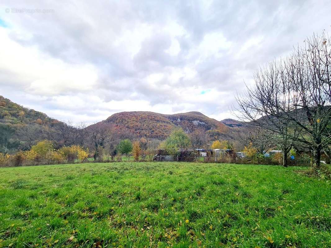 Terrain à NANS-SOUS-SAINTE-ANNE