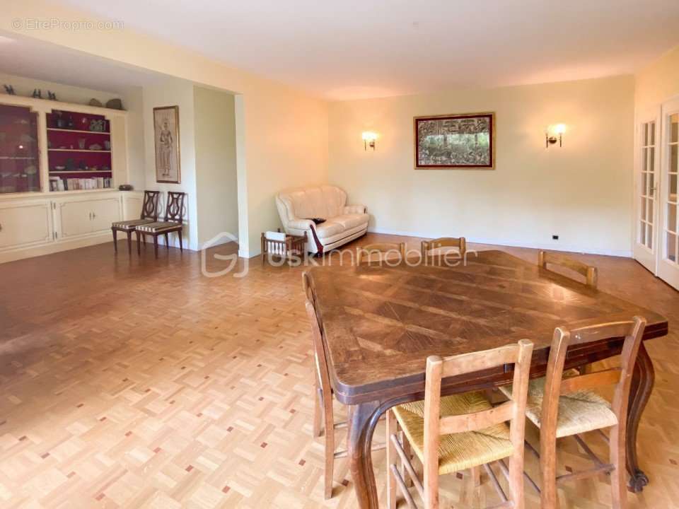 Appartement à LE PLESSIS-ROBINSON