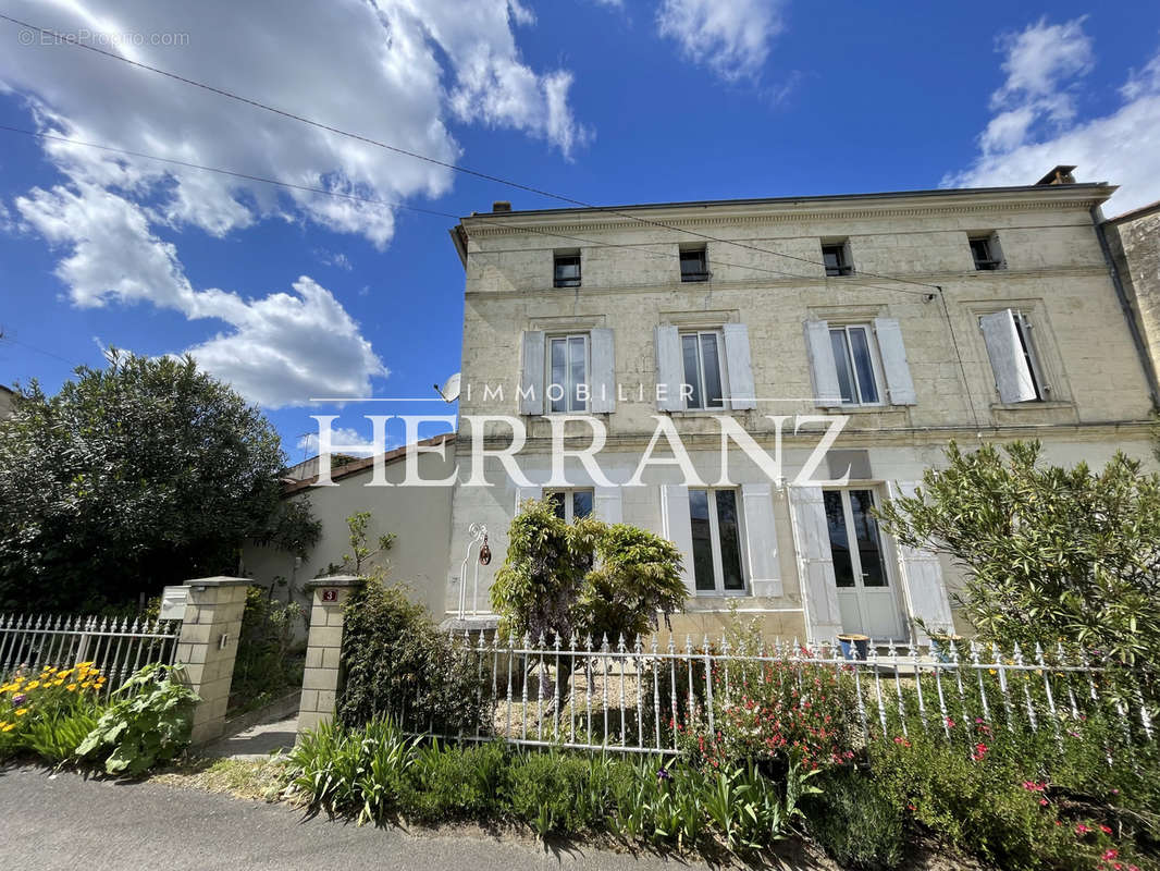 Maison à POMEROL