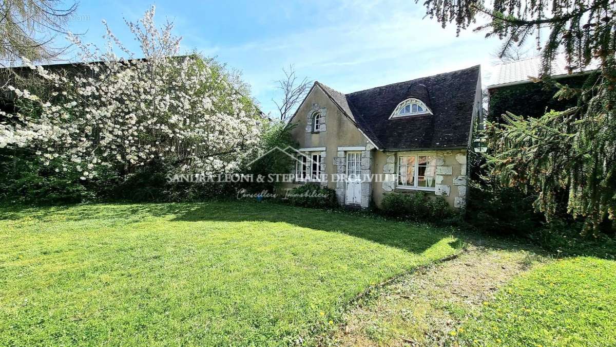 Maison à JOUY