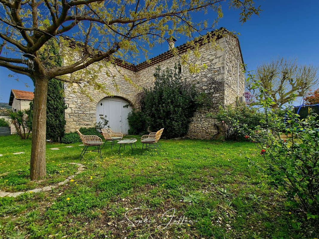 Maison à MONTELIMAR