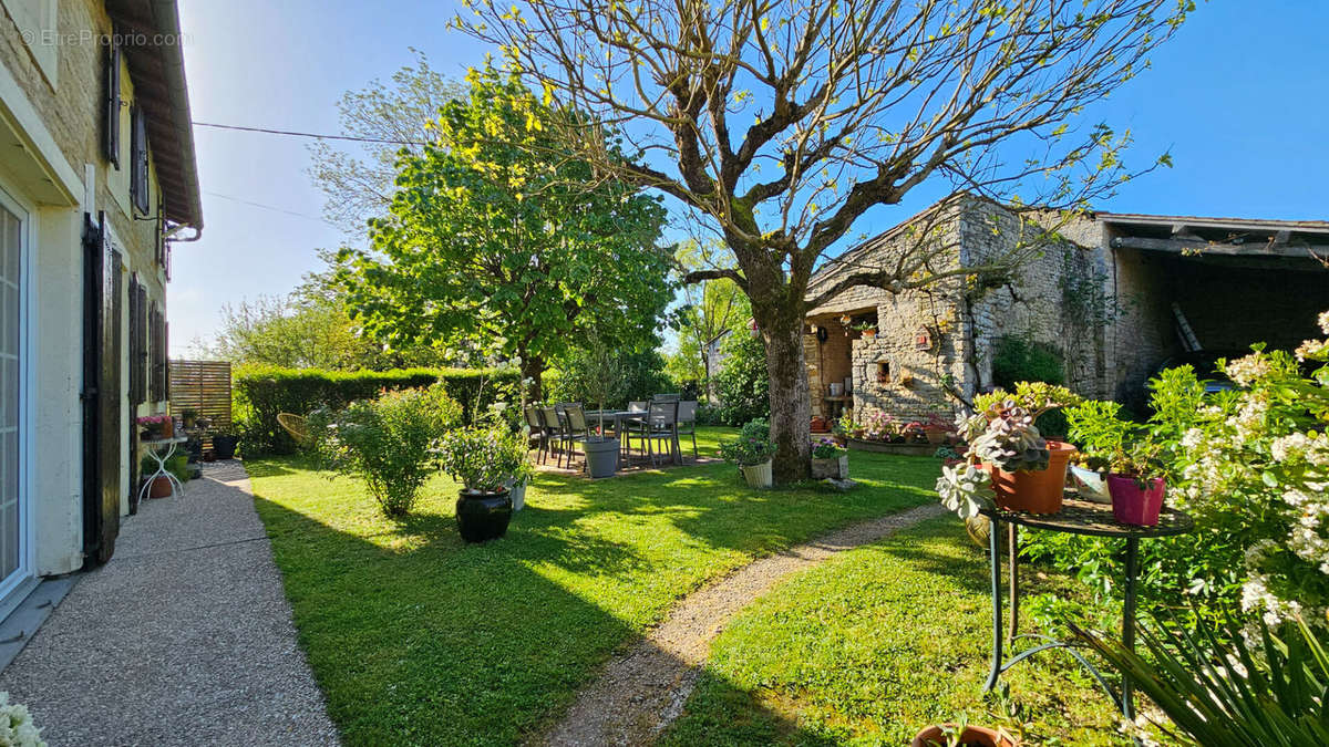 Maison à SECONDIGNE-SUR-BELLE