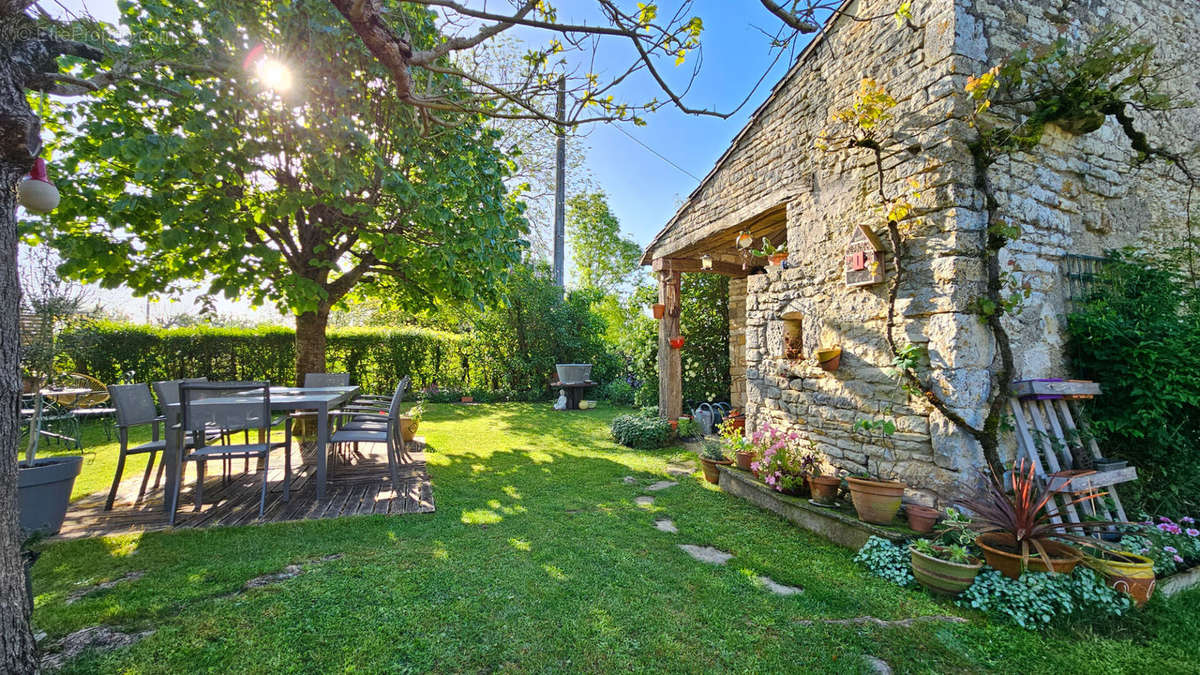 Maison à SECONDIGNE-SUR-BELLE