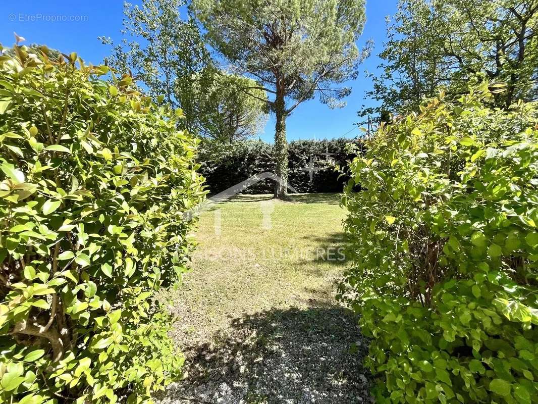 Maison à SAINT-SATURNIN-LES-APT