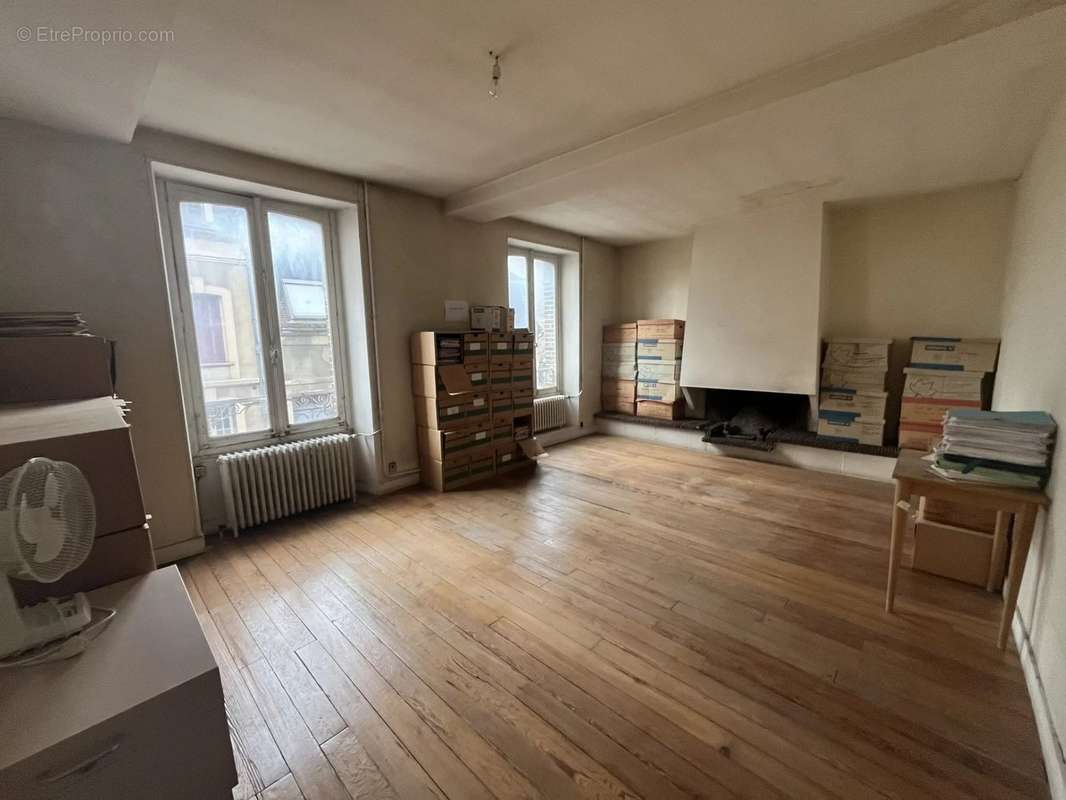 Appartement à BRIENON-SUR-ARMANCON