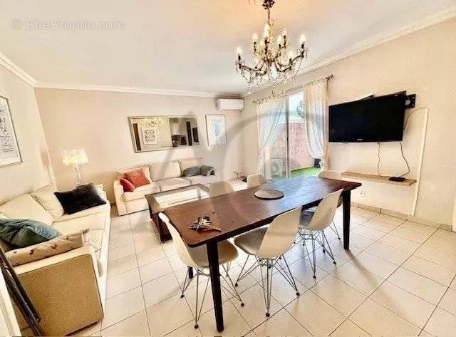 Appartement à VILLENEUVE-LOUBET