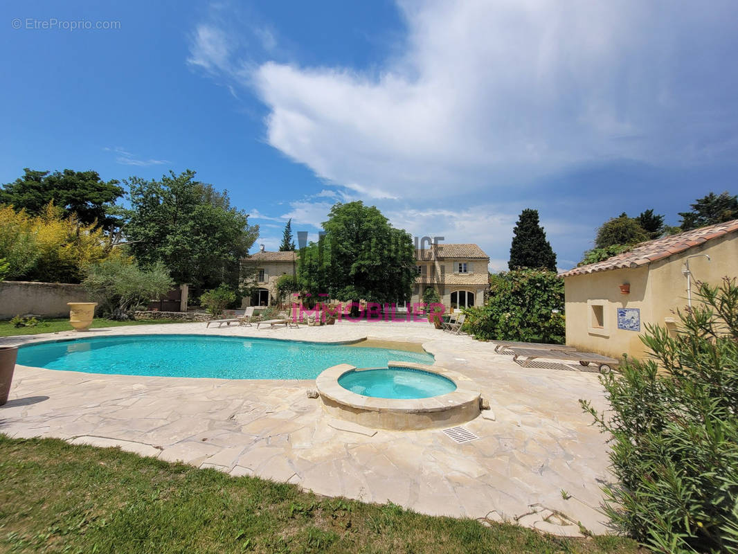 Maison à L&#039;ISLE-SUR-LA-SORGUE