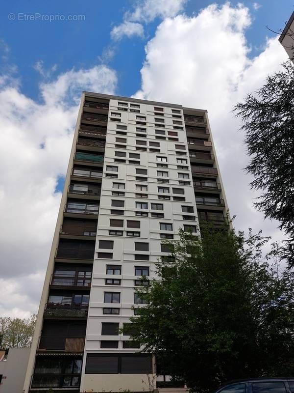 Appartement à L&#039;HAY-LES-ROSES