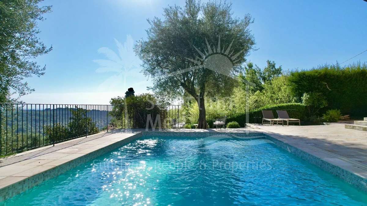 Maison à CHATEAUNEUF-GRASSE