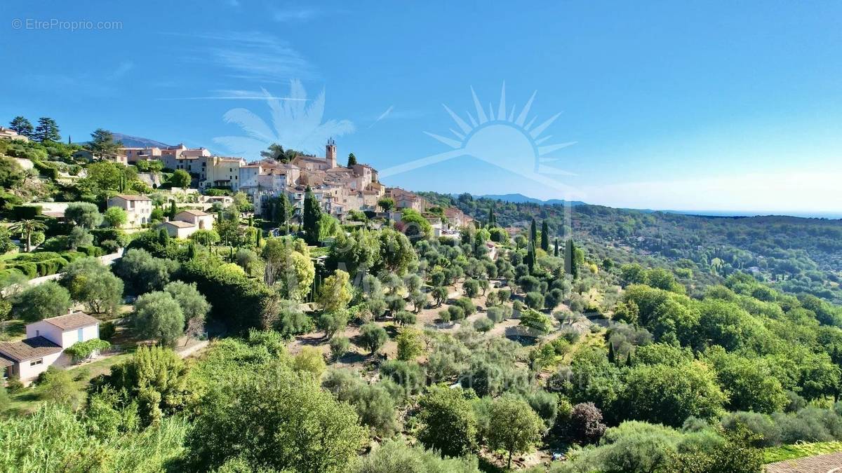 Maison à CHATEAUNEUF-GRASSE