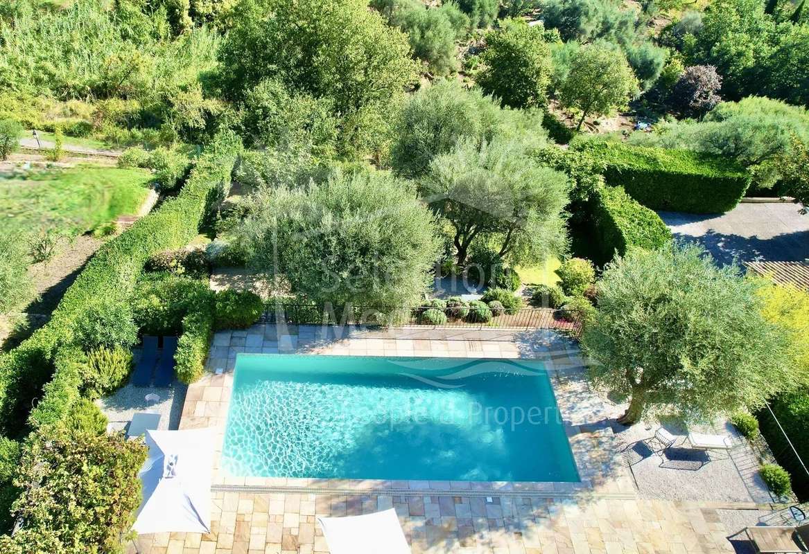 Maison à CHATEAUNEUF-GRASSE