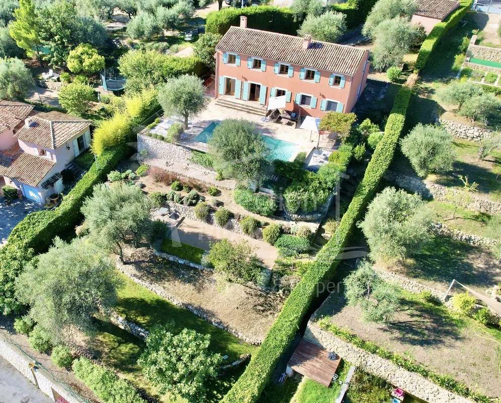 Maison à CHATEAUNEUF-GRASSE