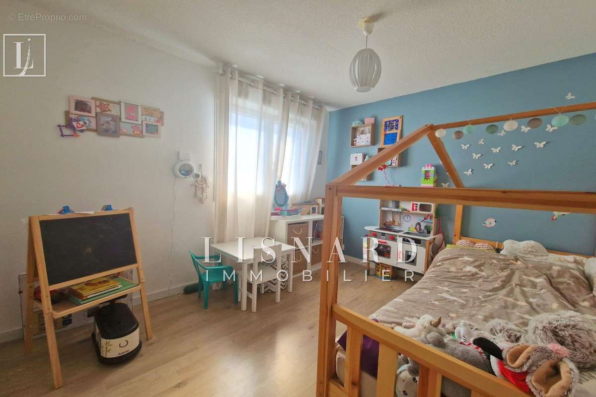 Appartement à VALLAURIS