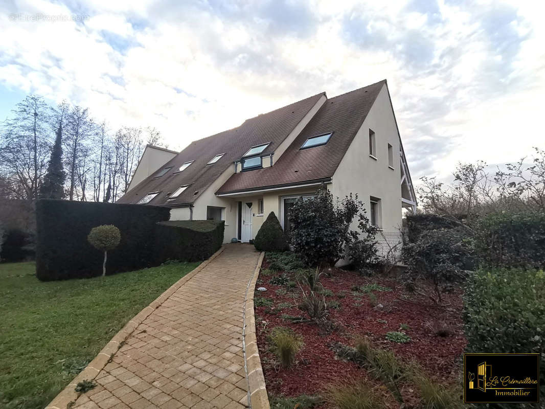 Maison à SAINT-CYR-SOUS-DOURDAN