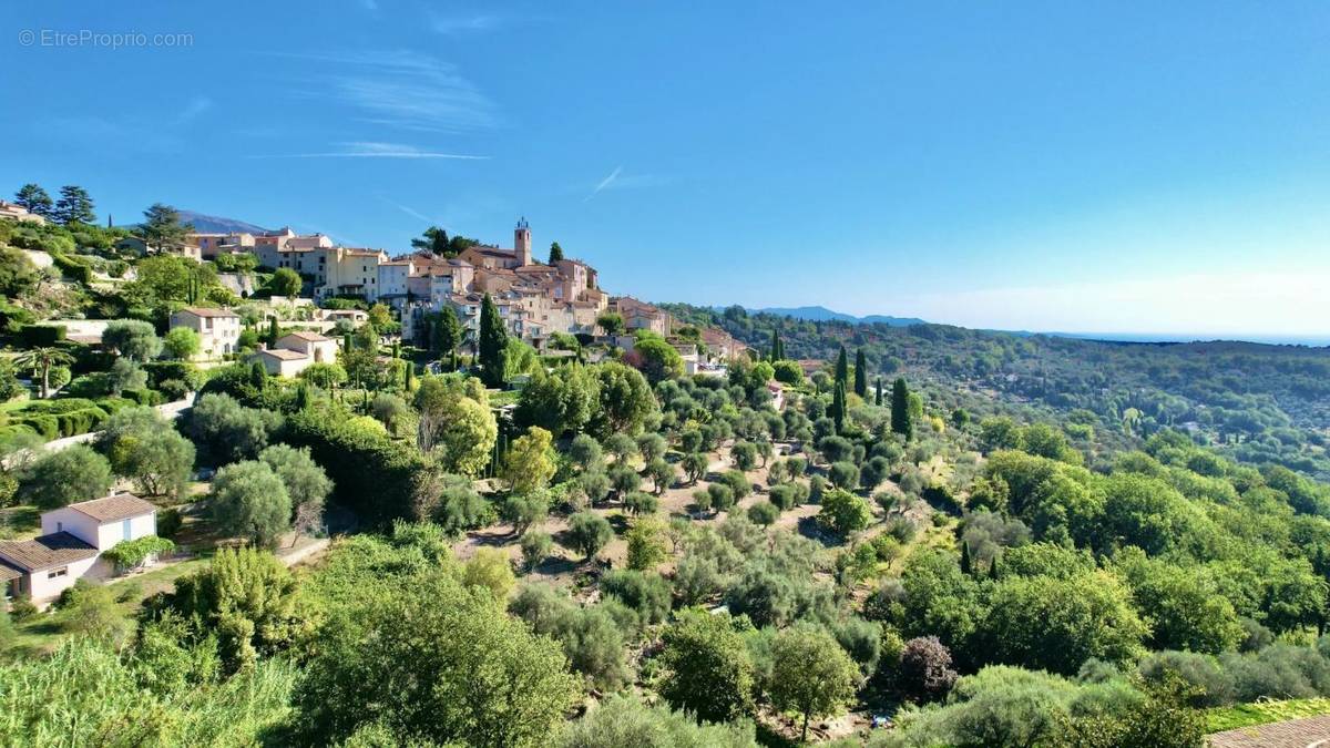 Maison à CHATEAUNEUF-GRASSE