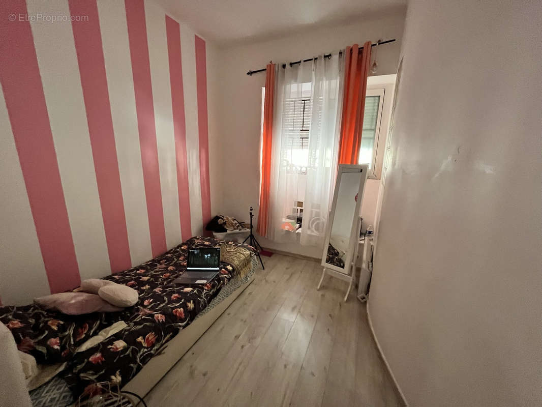 Appartement à MARSEILLE-4E