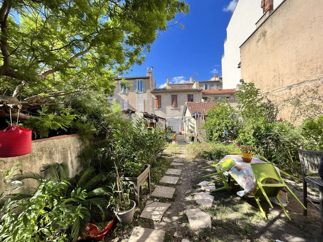 Appartement à MARSEILLE-4E