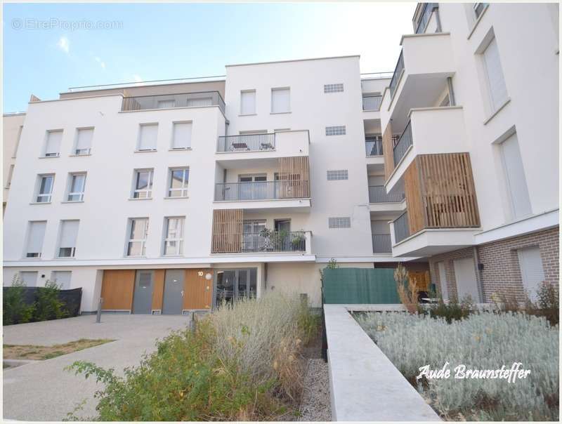 Appartement à SARTROUVILLE