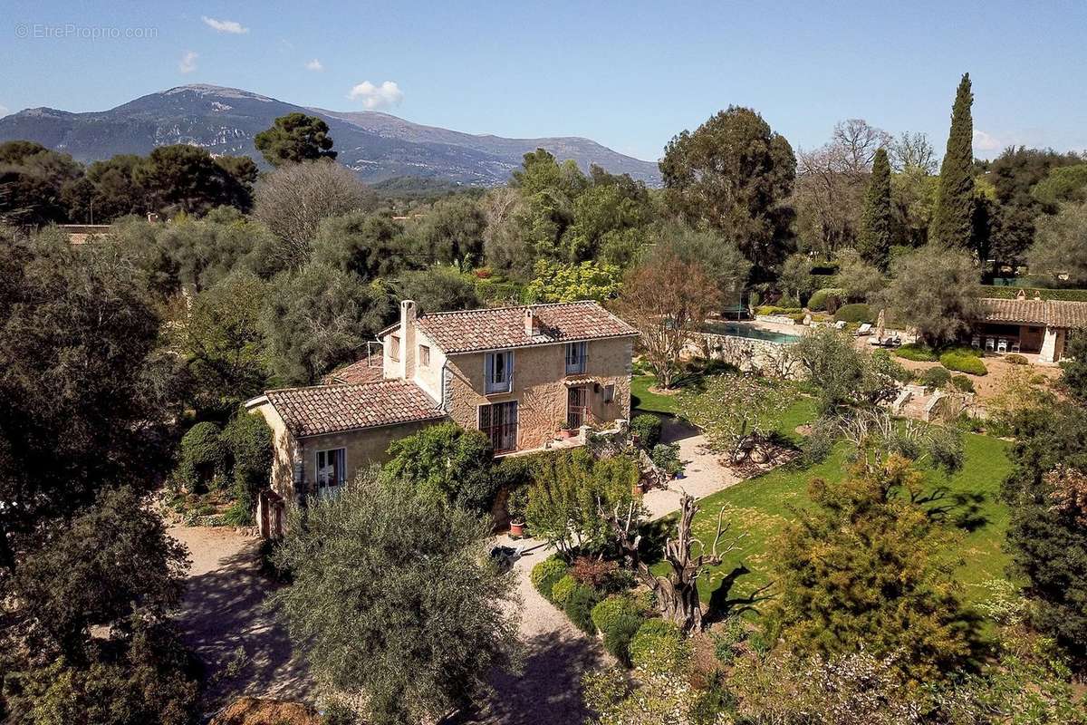 Maison à ROQUEFORT-LES-PINS