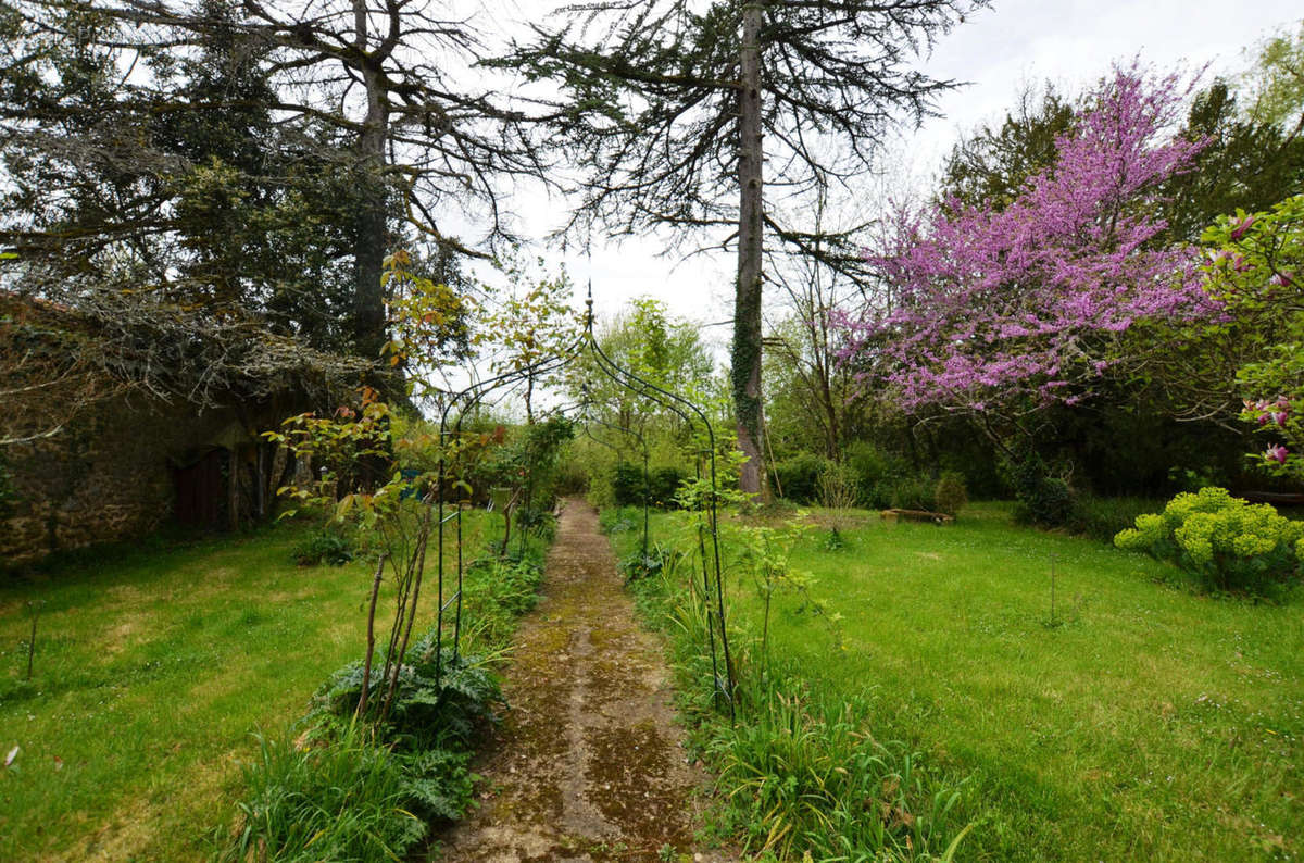 Jardin - Garden gazebo - Maison à CAZAUX-D&#039;ANGLES